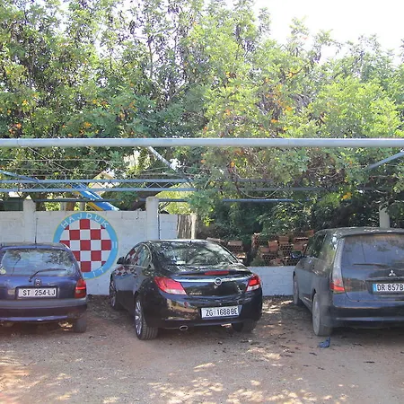 Guest house And Batos