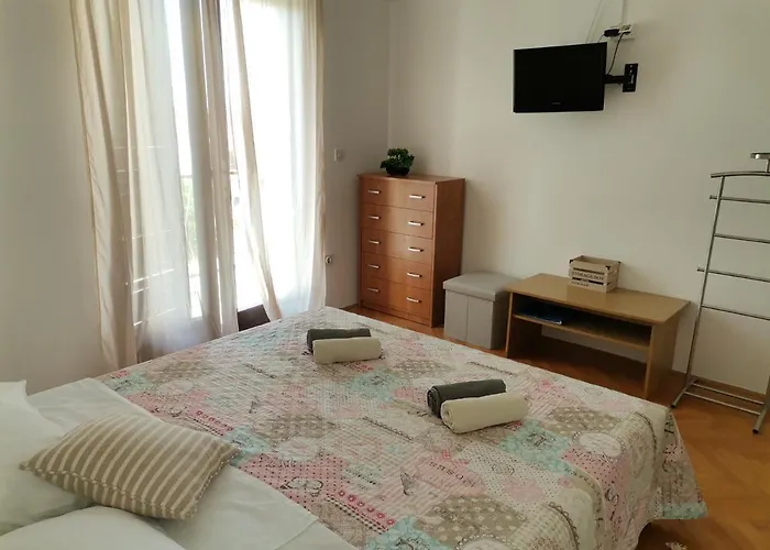 Batos Gostinjska kuća 3*