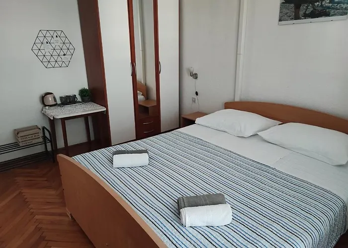Batos Gostinjska kuća 3*