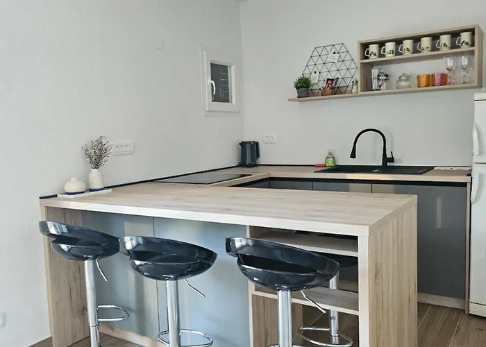 Batos Gostinjska kuća 3*