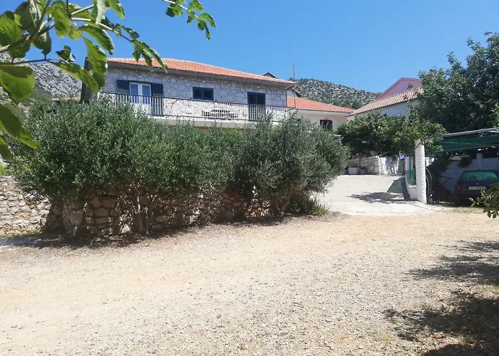 Batos Gostinjska kuća 3*