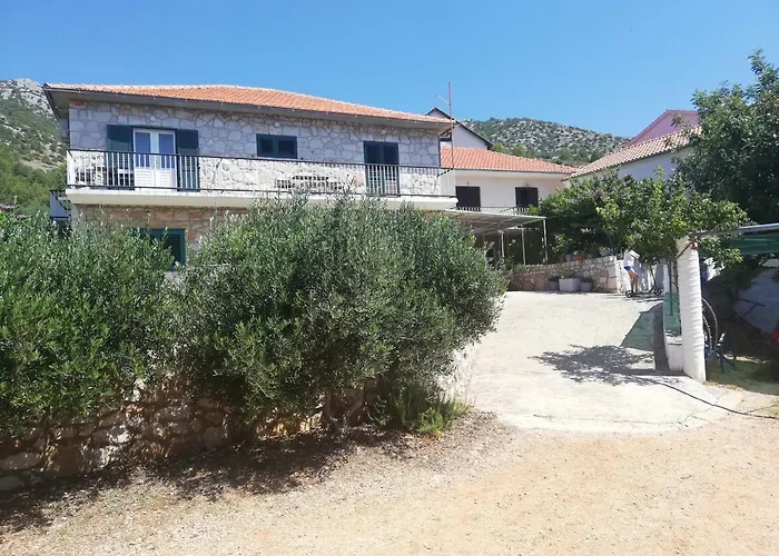 Batos Gostinjska kuća 3*